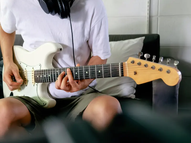 לימוד גיטרה חשמלית